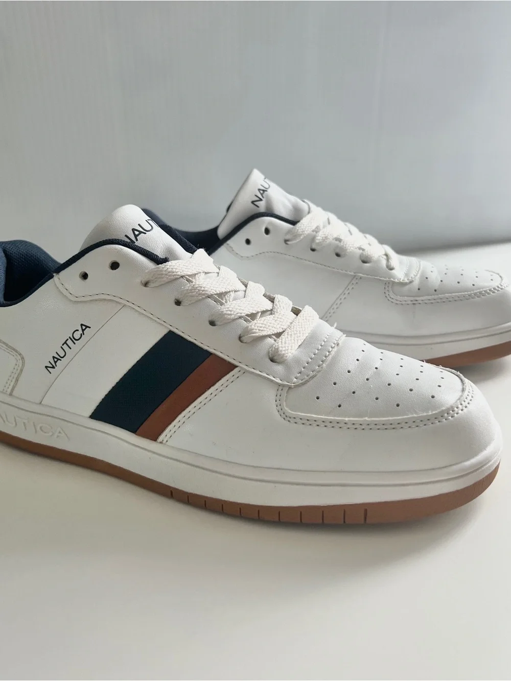Nautica Noven Boys White Low Top Sneakers Youth Size 6 Gum Sole